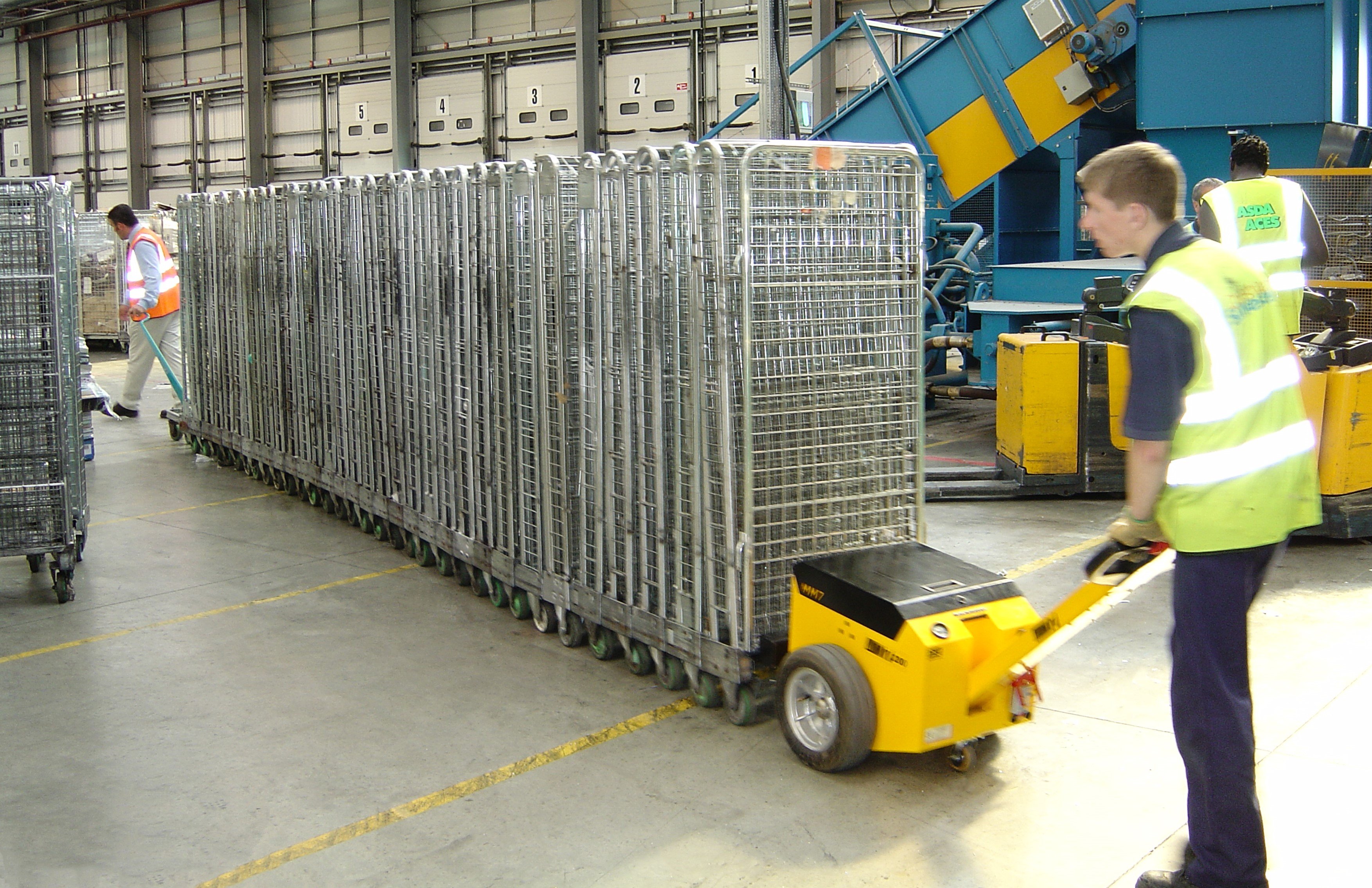 MP50-400 - Retail and Logistics - Christian Salvesen - moving trolleys