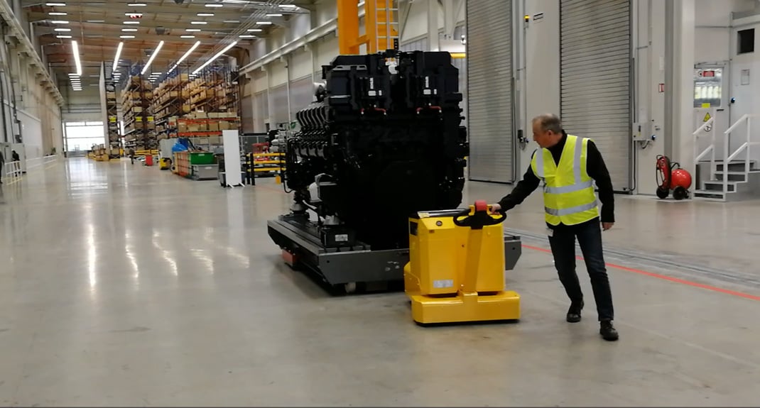 MT2000-electric-tug-engine-pump-generator-liebherr