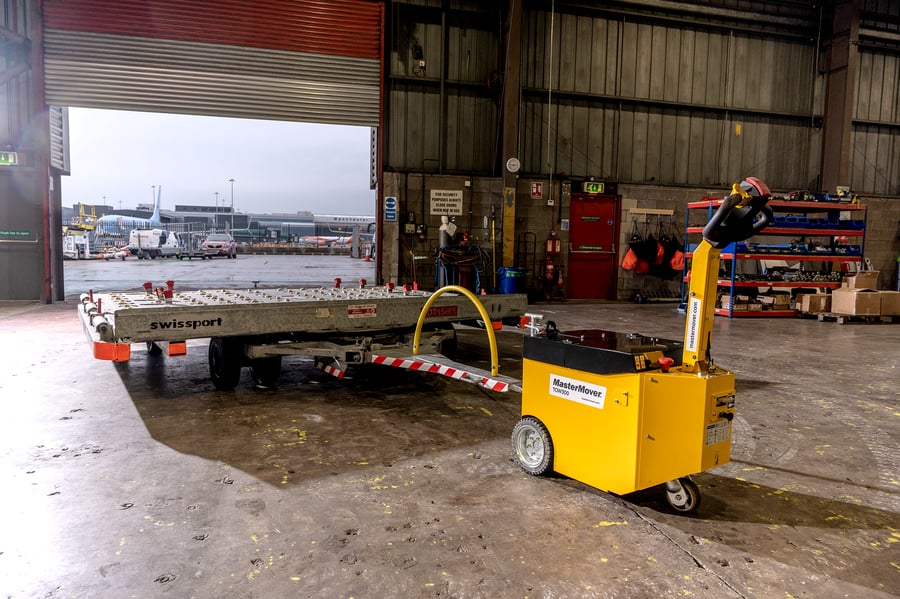 Manchester Airport_TOW300 with Baggage Trailer