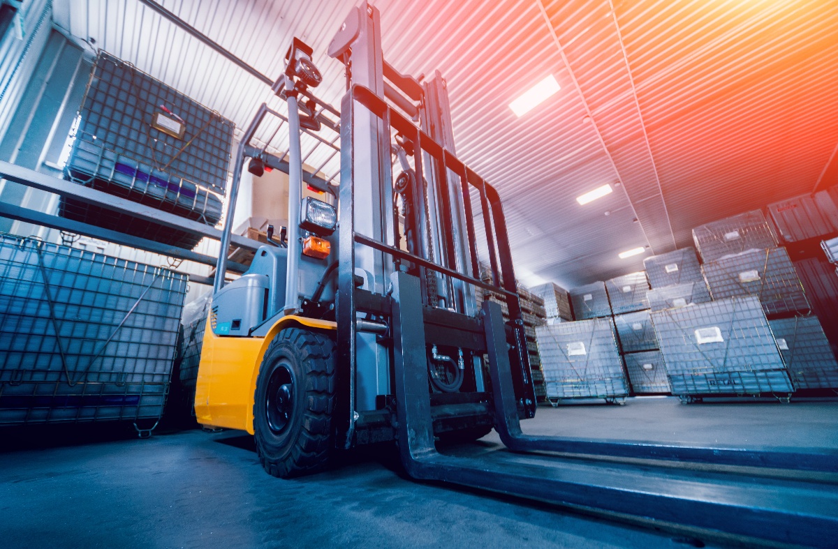 forklift-in-a-warehouse