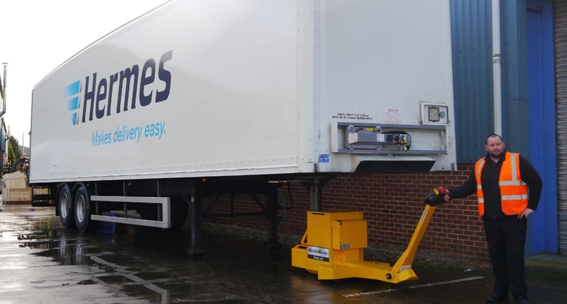 Trailer Moving System bewegt einen Auflieger bei Hermes