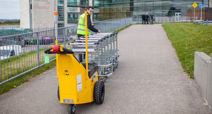 AllTerrain ATP400 bewegt Gepäckwagen