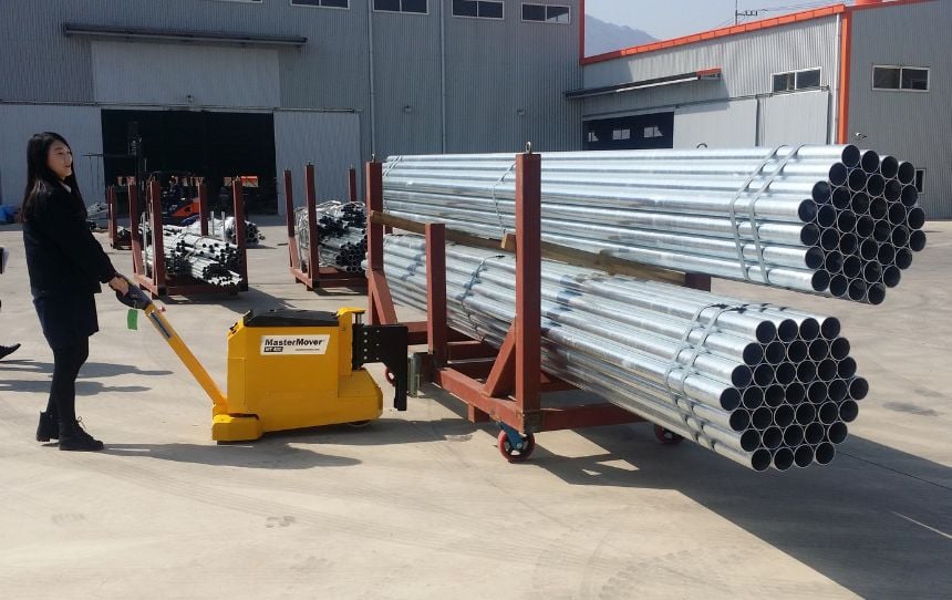 MasterTug bewegt Metallrohre