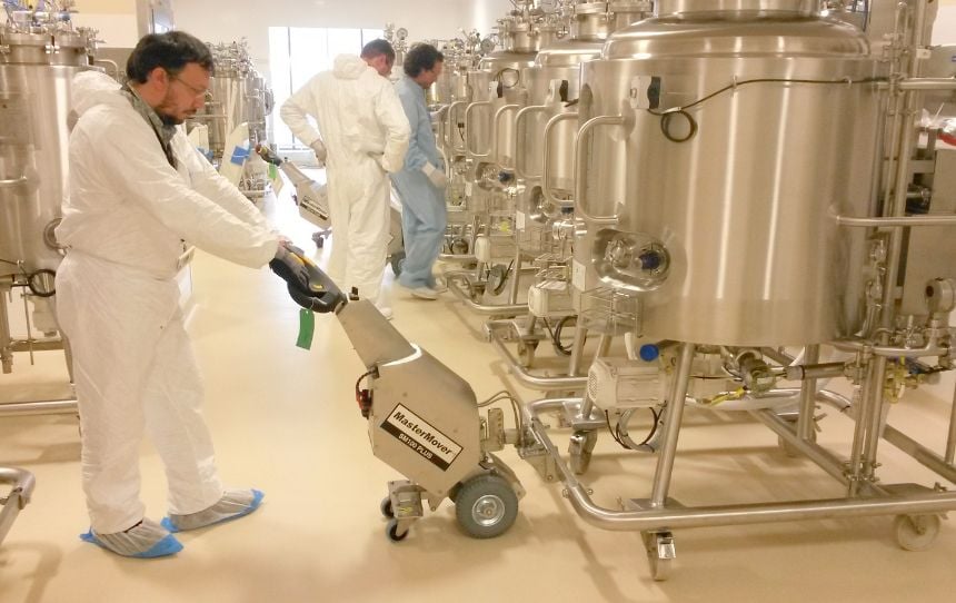 Stainless Steel SmartMover SM100+ moving pharmaceutical vessels