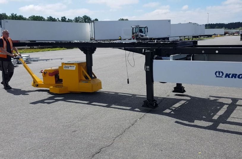 electric trailer dolly moving krone trailer