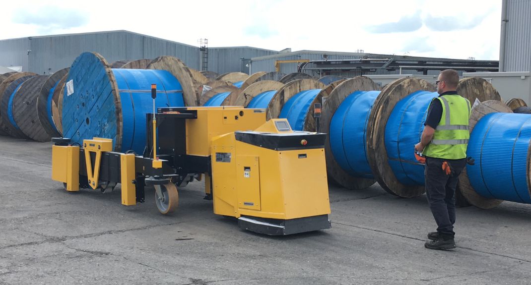 https://www.mastermover.com/hubfs/website-assets/industries/image-videos/manufacturing-assembly/cable-wire-reel-handling/PS3000-power-steered-prysiam-reel-mover.jpg?hsLang=en-ca